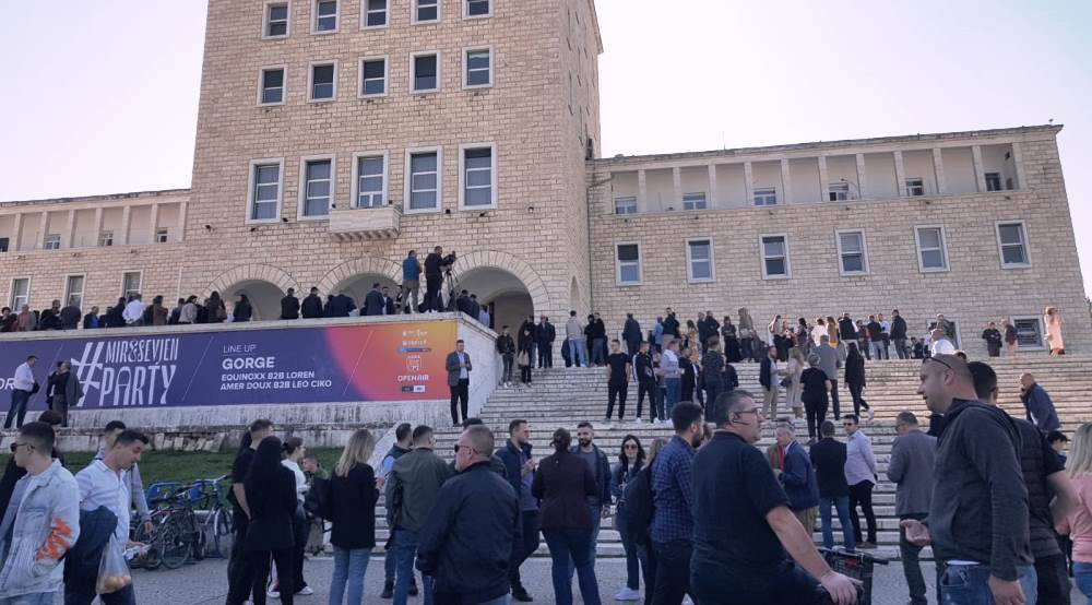Pedagoget vijojne bojkotin, te henen proteste para Universitetit